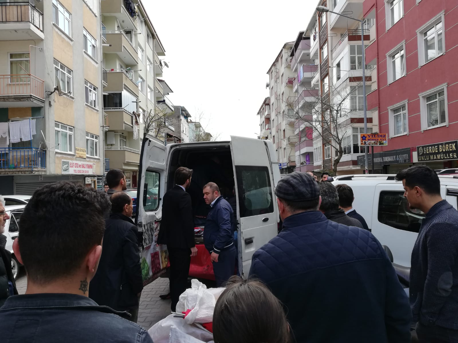 Mitinge Saatler Kala CHP Bayrakları Çalındı!